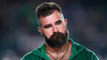 NFL: Jason Kelce destrozó el teléfono de un fanático que insultó a su hermano y a Taylor Swift (+Video)