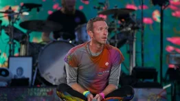 Vocalista de Coldplay sufre accidente en el escenario (+Video)