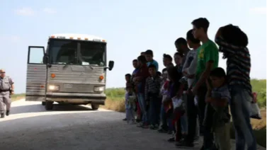 Nueva esperanza para migrantes en EEUU: Libertad condicional 