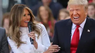 El beso de la victoria de Donald Trump y Melania tras los resultados presenciales El beso de la victoria de Donald Trump y Melania tras los resultados presenciales