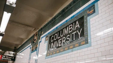 Nueva York: Oportunidades de becas y ayudas para estudiantes latinos