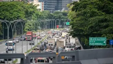 Motorizados trancaron la autopista Gran Cacique Guacaipuro por esta insólita razón (+Video) Motorizados trancaron la autopista Gran Cacique Guacaipuro por esta insólita razón (+Video)