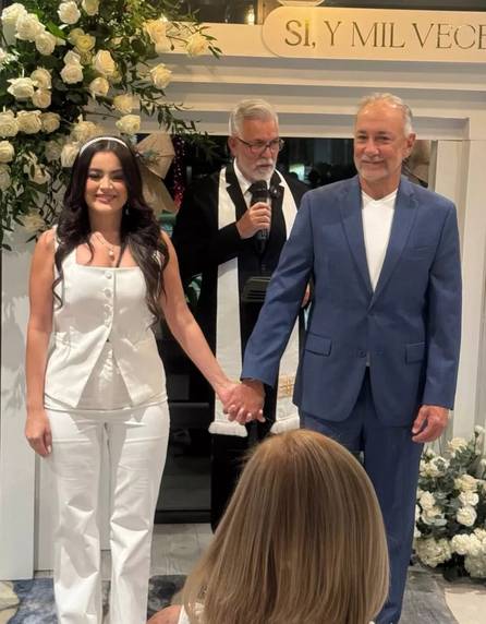 Daniella Navarro se casó con su sesentón