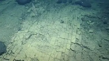 Descubren sorprendente camino de este color en el fondo del mar Descubren sorprendente camino de este color en el fondo del mar