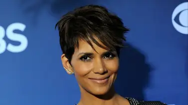 22 años después, Halle Berry utiliza vestido con el cual ganó el Oscar de 2002 ¡Mírala! 22 años después, Halle Berry utiliza vestido con el cual ganó el Oscar de 2002 ¡Mírala!