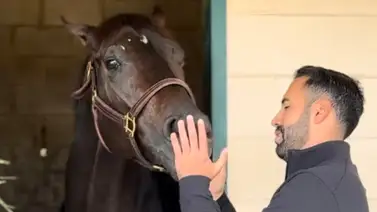 José Francisco D’Angelo se toma la foto en Churchill Downs José Francisco D’Angelo se toma la foto en Churchill Downs
