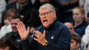 ¡No es el Coach K! Este entrenador se convierte en el más ganador de la historia de la NCAA ¡No es el Coach K! Este entrenador se convierte en el más ganador de la historia de la NCAA