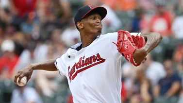 MLB: Guardianes evitan arbitraje con este brazo de su rotación (+Detalles)