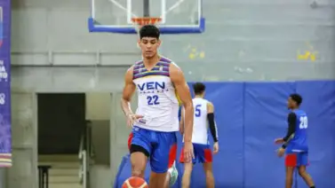 Clasificatorios AmeriCup: El gigante de 2.21 metros de altura protagoniza espectacular volcada ante Argentina (+Video) Clasificatorios AmeriCup: El gigante de 2.21 metros de altura protagoniza espectacular volcada ante Argentina (+Video)