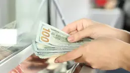 ¿Qué pasa si depositas 20 mil dólares en un banco de Estados Unidos?