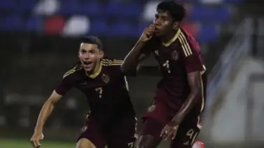¡Con 16 años! Hijo de ex Vinotinto llega a la primera división de este club europeo (+Foto) ¡Con 16 años! Hijo de ex Vinotinto llega a la primera división de este club europeo (+Foto)