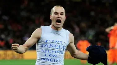 ¿Por qué quitarse la camisa en el fútbol es sancionado con tarjeta amarilla? ¿Por qué quitarse la camisa en el fútbol es sancionado con tarjeta amarilla?