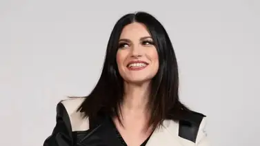 Así fue la aparatosa caída de Laura Pausini en su concierto (+Video) Así fue la aparatosa caída de Laura Pausini en su concierto (+Video)