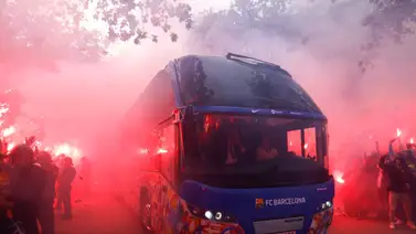 Unos aficionados del Barcelona incendian un autobús en Brujas Unos aficionados del Barcelona incendian un autobús en Brujas