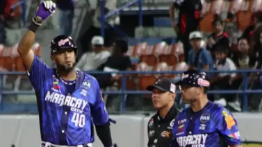 Tigres de Aragua no ceden terreno y apalean a Zulia Tigres de Aragua no ceden terreno y apalean a Zulia