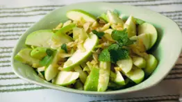 Conoce la ensalada con esta fruta que ayudará a tu salud