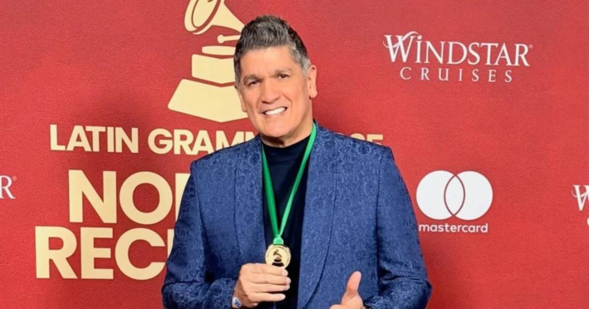 Eddy Herrera cuenta en los Latin Grammy 2025 cómo Raphael lo ha inspirado