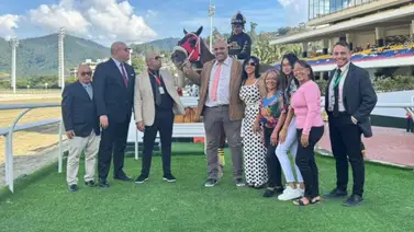 La madura sacó la clase: La criolla Miss Mireya atropella y se lleva el Clásico Nuestra Señora de Chiquinquirá (Versión Hembra) La madura sacó la clase: La criolla Miss Mireya atropella y se lleva el Clásico Nuestra Señora de Chiquinquirá (Versión Hembra)