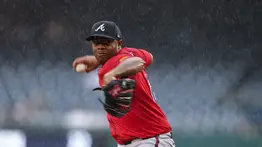 Candado en Atlanta: Raisel Iglesias renueva para la temporada 2026 de MLB