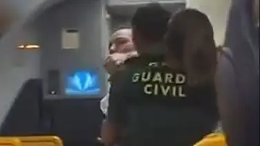 Luchadora de MMA desata una trifulca con dos policías al ser detenida en España Luchadora de MMA desata una trifulca con dos policías al ser detenida en España