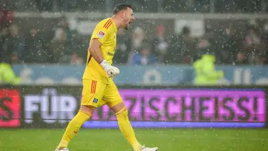 ¿El error garrafal del año? Mira lo que hizo este arquero en el derbi de Hamburgo (+Video) ¿El error garrafal del año? Mira lo que hizo este arquero en el derbi de Hamburgo (+Video)