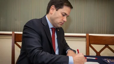 Senadores piden restringir viajes entre Estados Unidos y China y esta es la alarmante razón