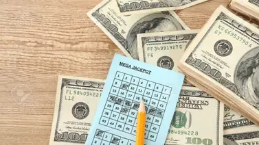 Hombre gana millones de dólares con su método especial de rascar Hombre gana millones de dólares con su método especial de rascar