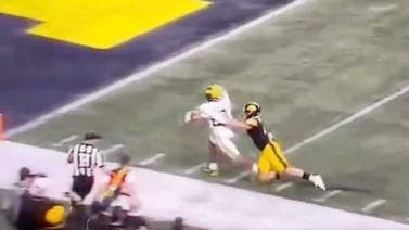 NCAA: Jugador de Iowa se hace viral por una espectacular jugada ante Michigan (+Video)