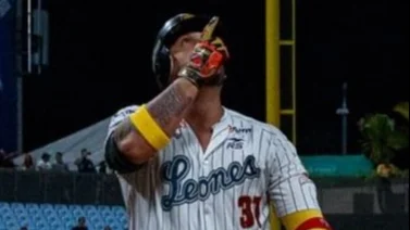 LVBP: ¡Felicidad absoluta! Por esta razón Oswaldo Arcia está ausente con los Leones del Caracas (+Foto)