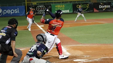 LVBP: Ricardo Genovés la saca del parque y consigue importante hazaña en su carrera