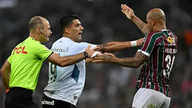 ¡Lo volvió a hacer! Luis Suárez 'pelea' con este jugador de Fluminense en su despedida de Gremio (+Video) ¡Lo volvió a hacer! Luis Suárez 'pelea' con este jugador de Fluminense en su despedida de Gremio (+Video)