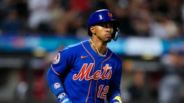 MLB: Francisco Lindor aprovecha sus vacaciones para ver un partido de la NBA