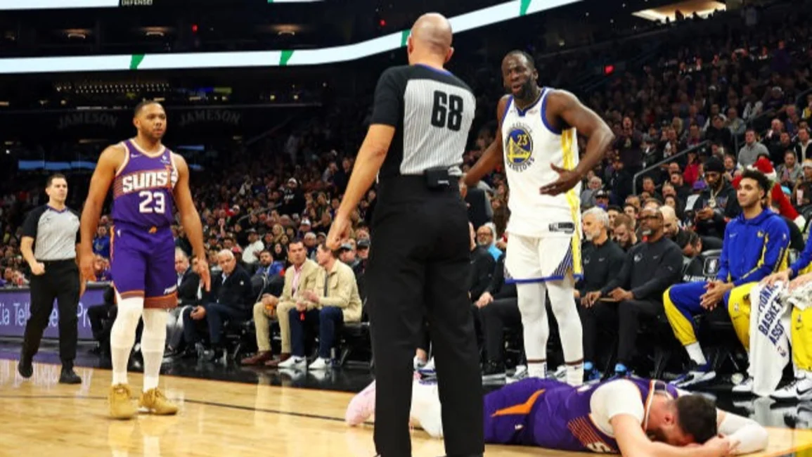 NBA: ¡Para meterlo preso! Mira el increíble golpe que le dio Draymond Green a su rival de Phoenix Suns (+Video)