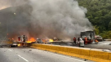 ¡Tragedia! Explosión de gandola deja al menos ocho muertos y varios heridos en la autopista Petare-Guarenas