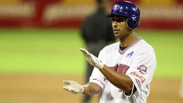 LVBP: Leonardo Reginatto saca toda su fuerza ante Caribes y así lo recibe Ronald Acuña Jr. (+Video)