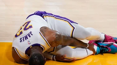 NBA: ¡Se encienden las alarmas en California! Estrella de Los Ángeles Lakers sufre lesión en el partido ante San Antonio Spurs