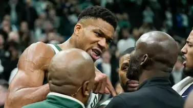 NBA: ¡Insólito! Jugadores de los Pacers le robaron el balón a Antetokounmpo, tras conseguir récord en puntos (+Video) NBA: ¡Insólito! Jugadores de los Pacers le robaron el balón a Antetokounmpo, tras conseguir récord en puntos (+Video)