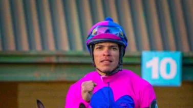 Jockey venezolano que sufre caída firma sus primeras montas luego de este tiempo