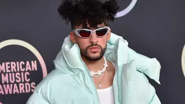 Bad Bunny se viste de Santa Claus para repartir regalos a los niños en Puerto Rico (+Video) Bad Bunny se viste de Santa Claus para repartir regalos a los niños en Puerto Rico (+Video)