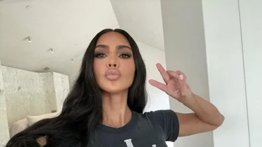 Kim Kardashian trasladó el Bosque Nevado de Santa a su mansión en California (+Video)