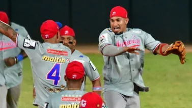 LVBP: Tiburones vapulea a Caribes y celebra la navidad con samba