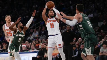 NBA: New York Knicks empañan la Navidad de Milwaukee Bucks y Antetokounmpo (+Video)