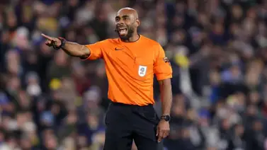 Árbitro de color hace historia en la Premier League Árbitro de color hace historia en la Premier League