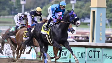 Irad Ortiz Jr. logra esta victoria clásica en el Opening Day de Santa Anita Irad Ortiz Jr. logra esta victoria clásica en el Opening Day de Santa Anita