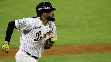 LVBP: ¡Sigue imparable! José Rondón la saca del Monumental Simón Bolívar en el juego contra Tiburones de la Guaira