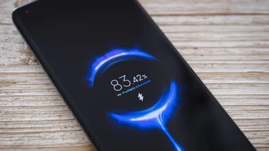 ¿Qué es la carga inteligente y por qué debes activarla en tu teléfono?