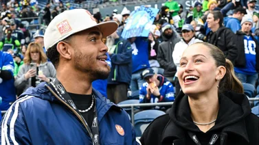 MLB: Este jugador de grandes ligas fue visto con su pareja viendo el fútbol americano