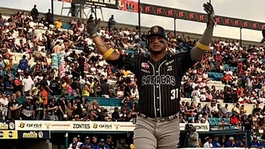 LVBP: Oswaldo Arcia sigue demostrando su poder y queda cerca de esta tremenda marca (+Video)