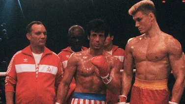 Actor de Rocky IV saltando de la emoción por vencer el cáncer 