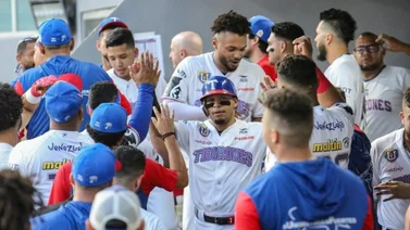LVBP: Tiburones de La Guaira apalea a Leones en el Monumental (Resumen)